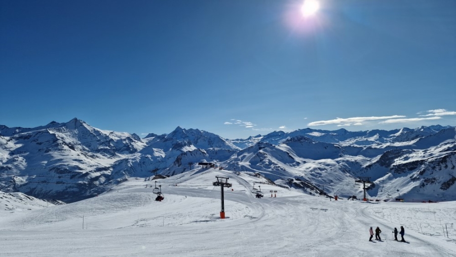 Bescherm je huid tegen de sterke zon op wintersport